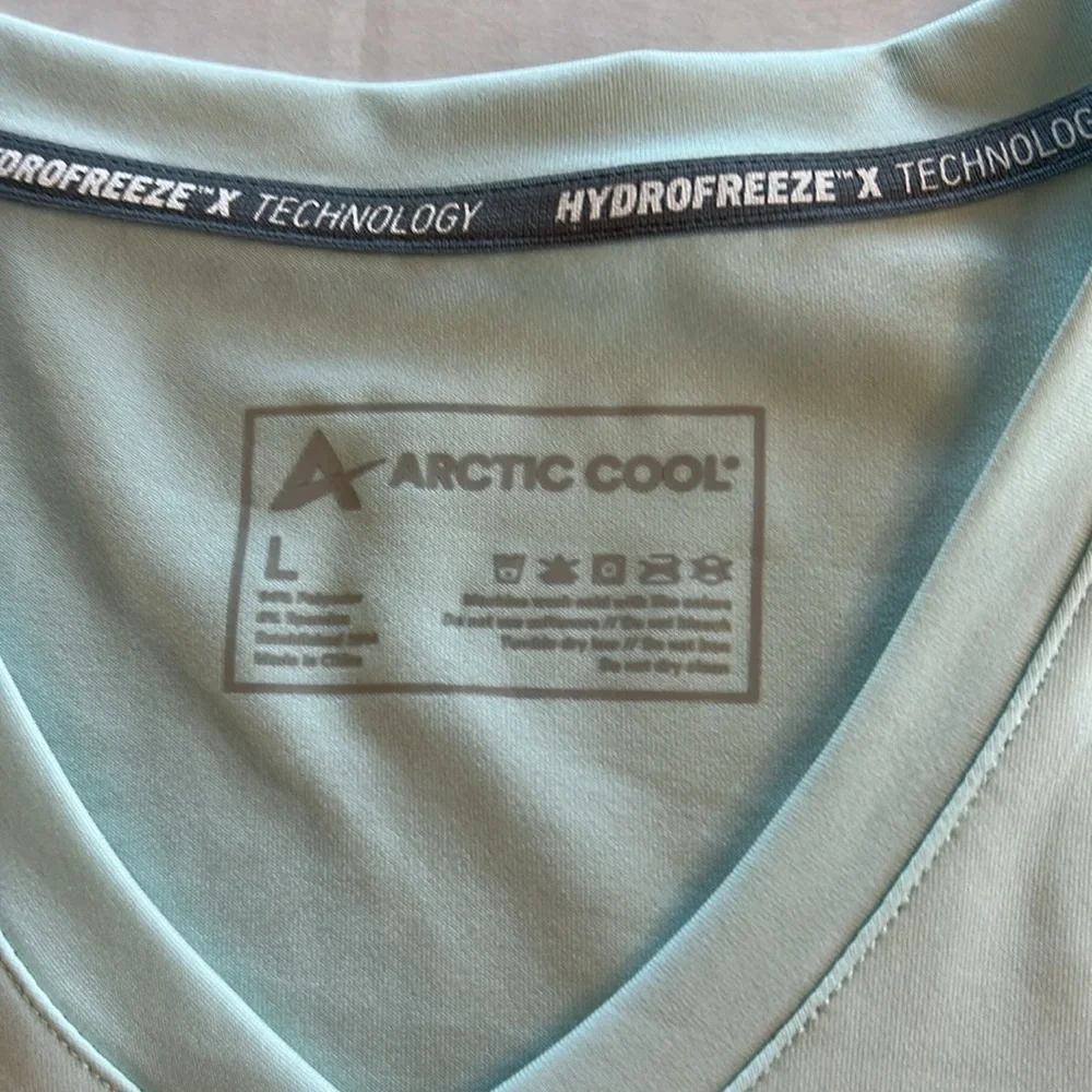 Artic Cool Hydrofreeze X Technology V-Neck Short Sleeve Lt Green T-Shirt. Size L - Picture 6 of 8